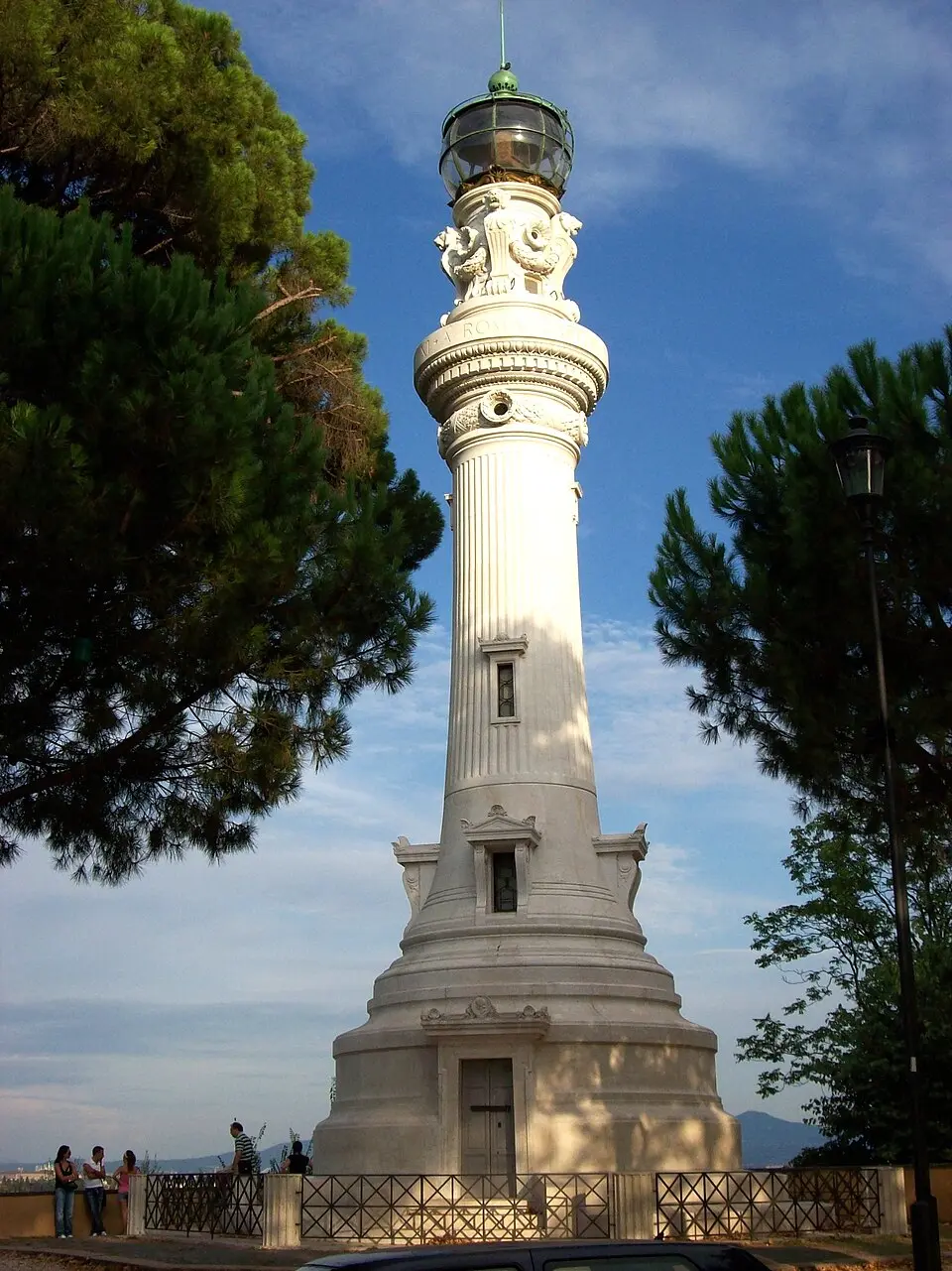 Immagine: Blackcat · CC BY-SA 3.0 Faro di Roma