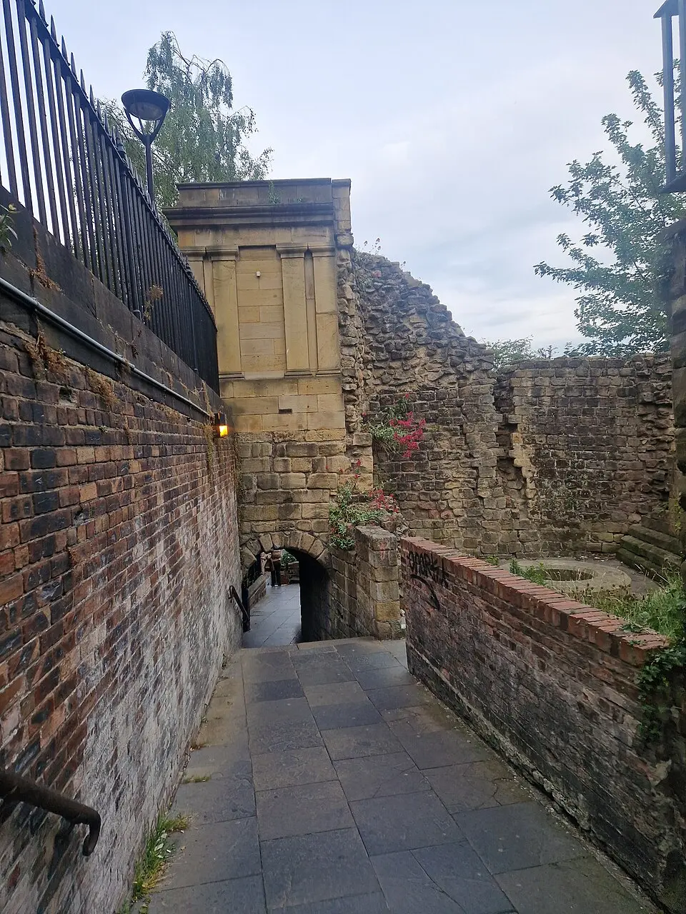 Roman fort, Anglo-Saxon cemetery, motte and bailey castle and tower keep castle