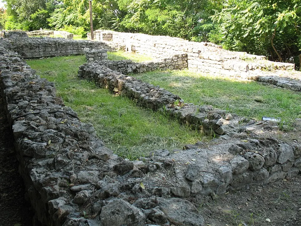 Image: Rossen Radev · Public domain Sexaginta Prista