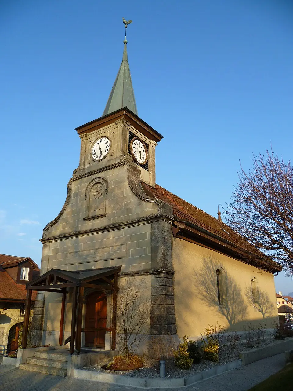 Image: Sissssou · CC BY-SA 3.0 Romanel-sur-Lausanne
