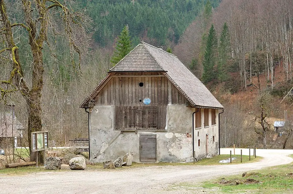 Image: Isiwal (talk) · CC BY-SA 3.0 AT Krafthaus