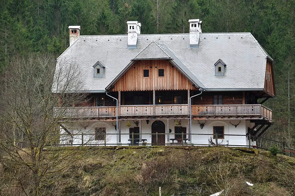 Lamberg´sches Forsthaus und Nebengebäude