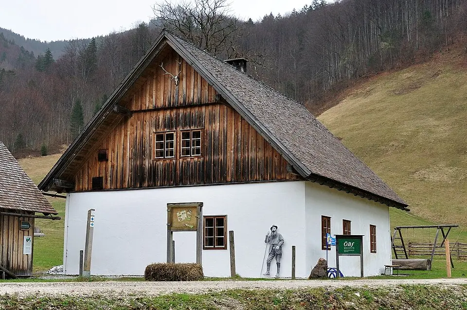 Gasthaus, ehem. Aufseherhaus, sog. Gölzhaus