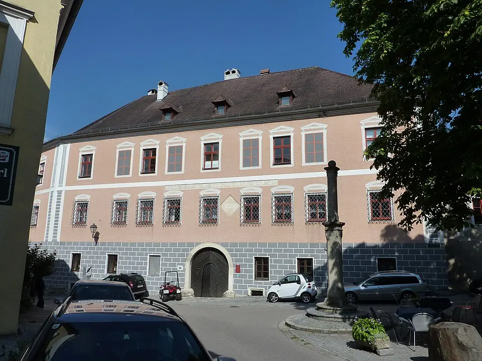 Image: BSonne · CC BY-SA 3.0 Schloss Rossatz