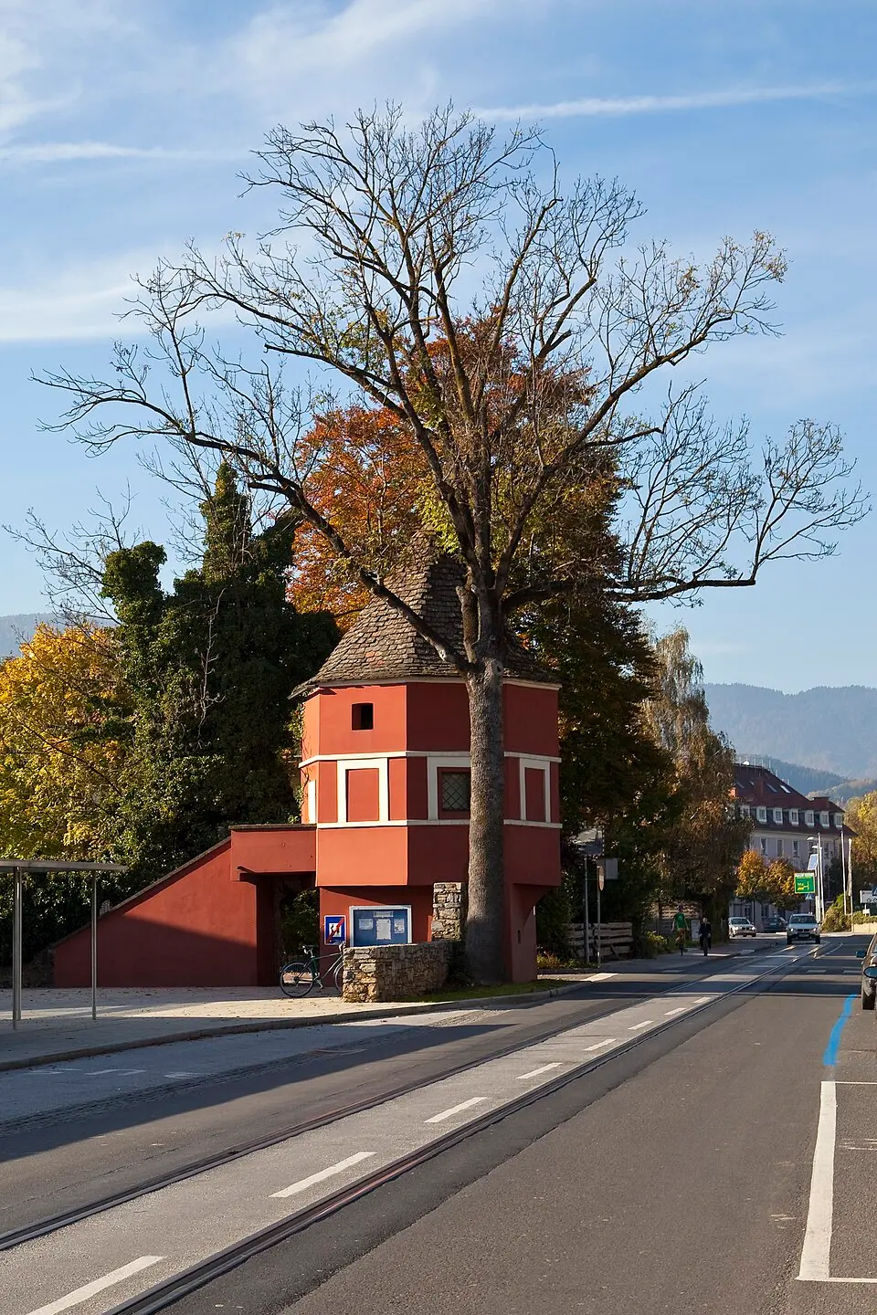 Sog. Schießstatt-Turm (oder Roter Turm) mit Mauer
