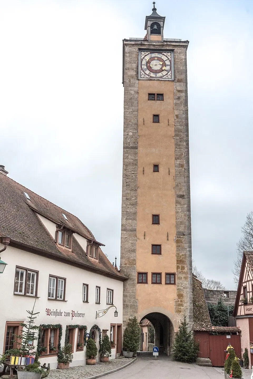 Image: Tilman2007 · CC BY-SA 3.0 Stadttor, Sogenanntes Burgtor