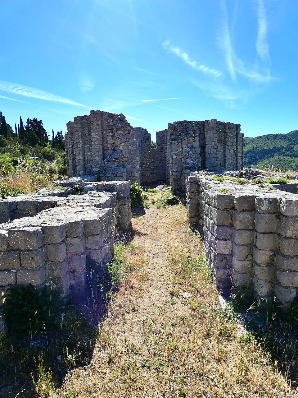 Obrázok: Ma▀▄Ga · CC BY 4.0 Crkva u Ošlju