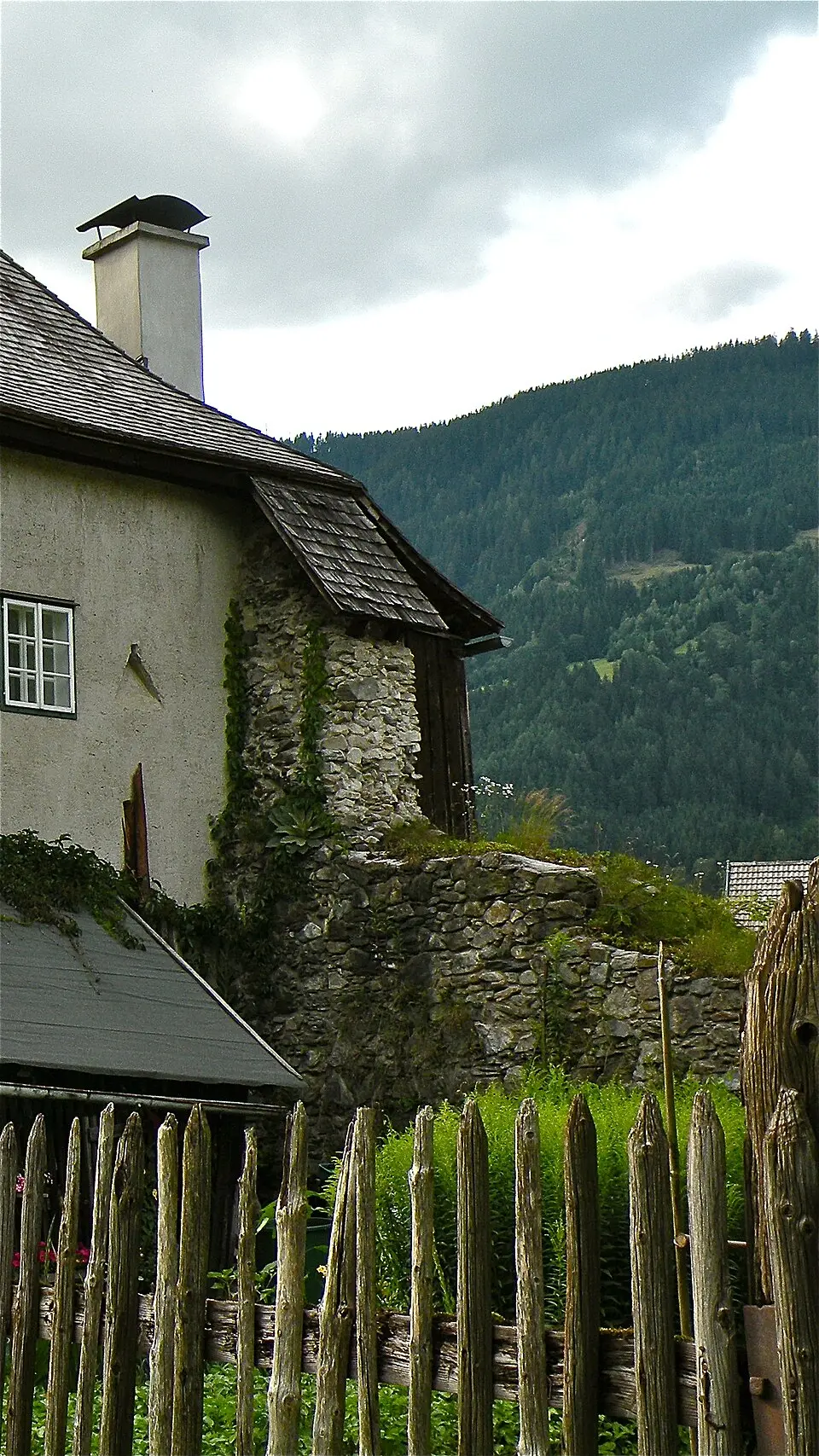 Mauerstück neben dem Alten Burgtor