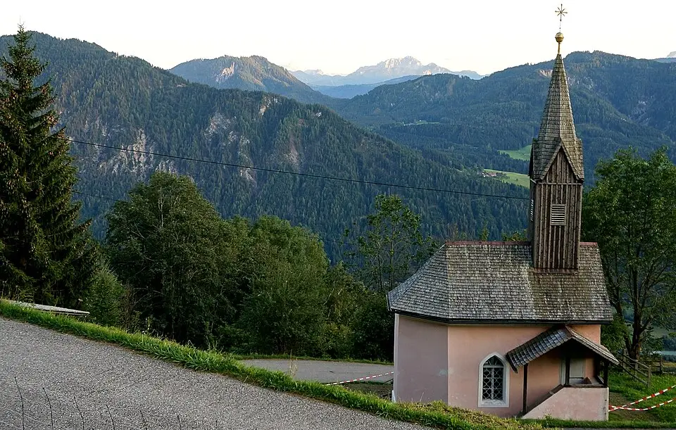 Kath. Filialkirche hl. Maria vom guten Rathe