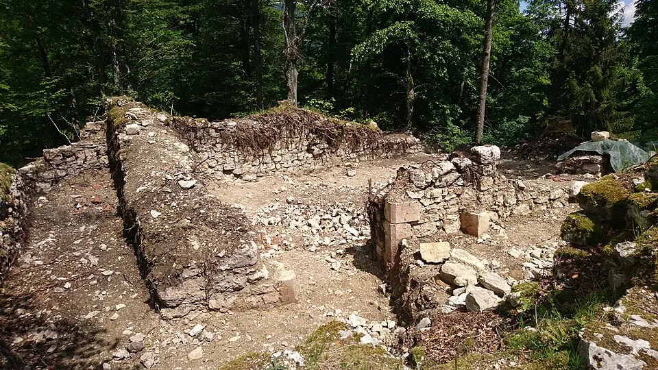 Le Château, ruins of Rochefort castle - Middle Ages