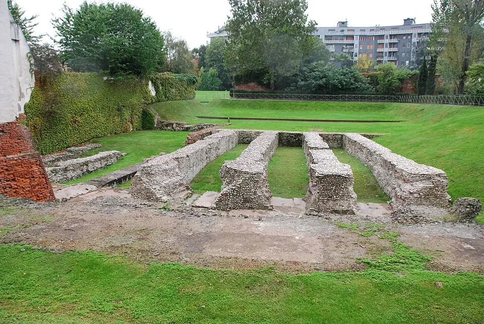 Image: Pierangelo66 · CC BY-SA 3.0 Milan amphitheatre