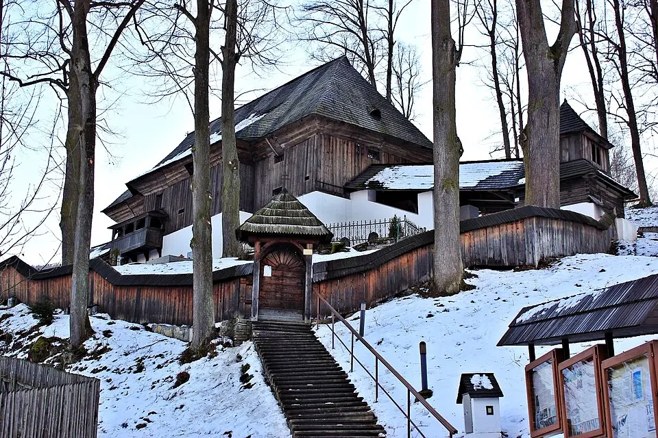Bild: hrusmar · CC BY-SA 3.0 Evangelische Kirche