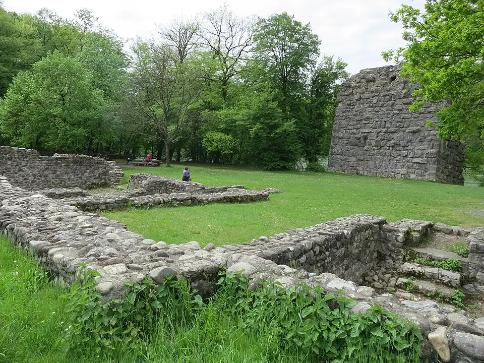 Bild: Paebi · CC BY-SA 3.0 Burgruine Freudenau