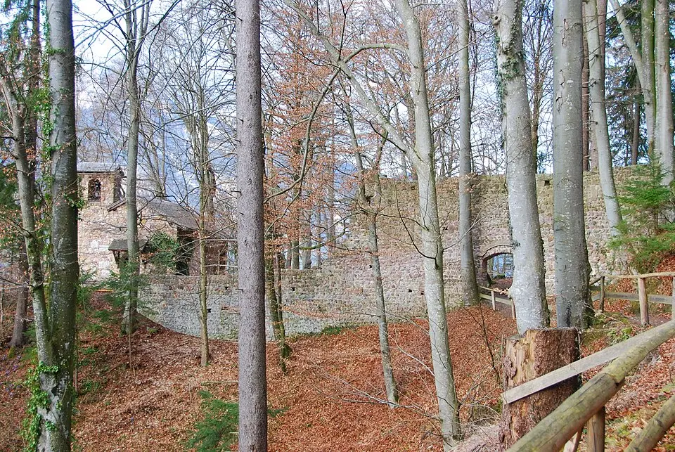 Obrázok: Ottogert · CC BY-SA 3.0 AT Burgruine Rottenburg