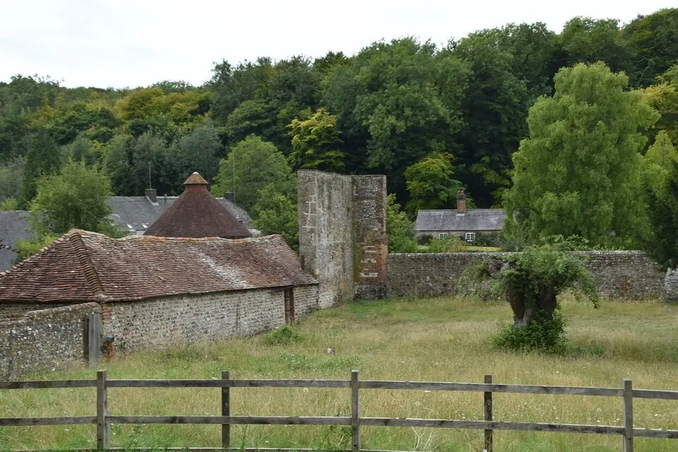Remains of a medieval manor house and associated dovecote 130m and 110m north west of Westdean Manor