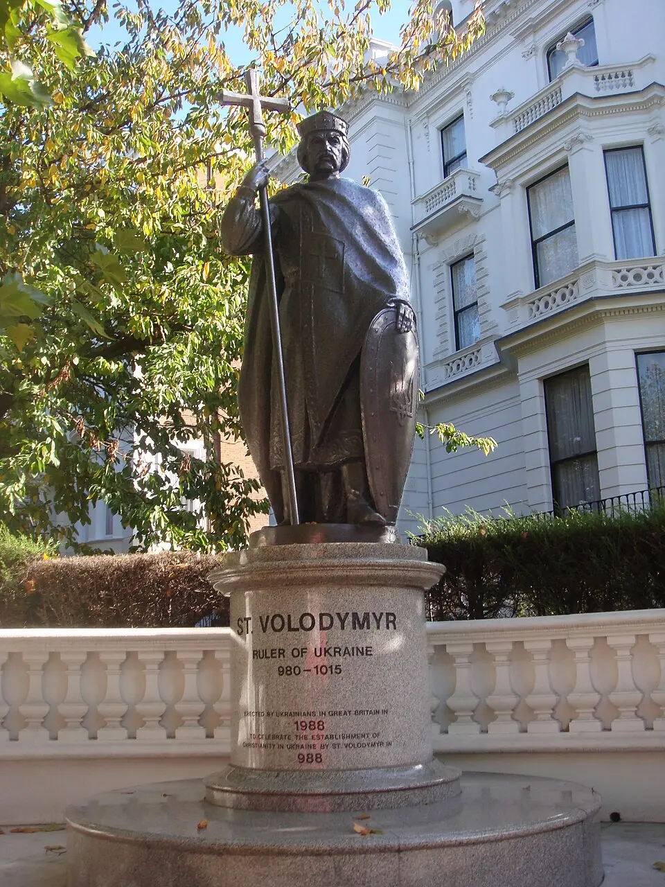 Obrázok: Lemur12 ; processed by Off-shell · CC BY-SA 3.0 Statue of Saint Volodymyr