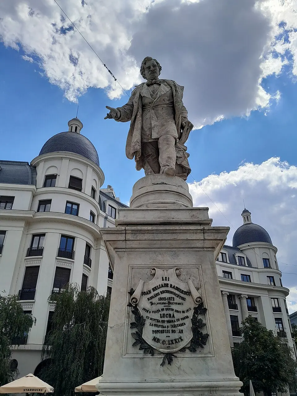 Statuia lui Ion Heliade-Rădulescu din București