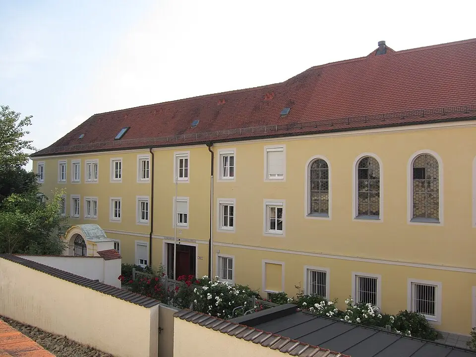 Ehemaliges Wallfahrtspriesterhaus und Priesterseminar, jetzt Kloster der Armen Schulschwestern