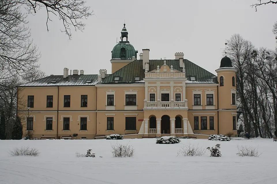 Pałac z wieżą i basztą