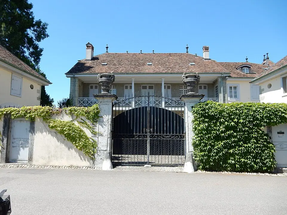 Château Fazy mit Nebengebäuden