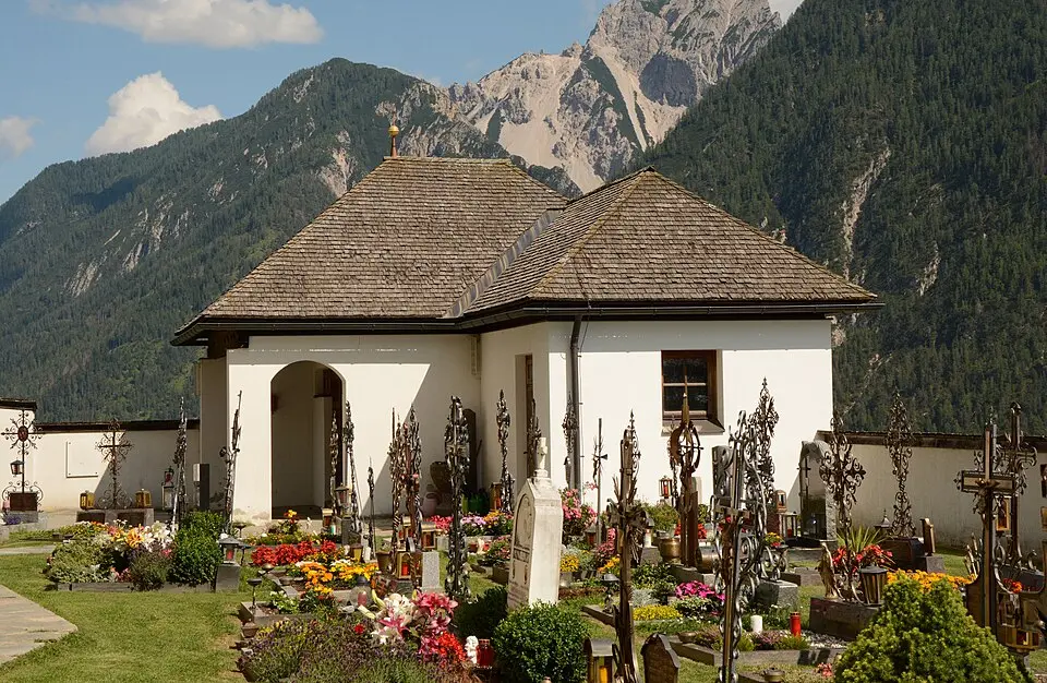 Friedhofskapelle Asch