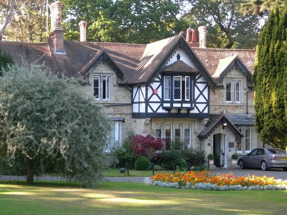 Obrázok: DAVID M GOODWIN · CC BY-SA 2.0 Rylstone Manor