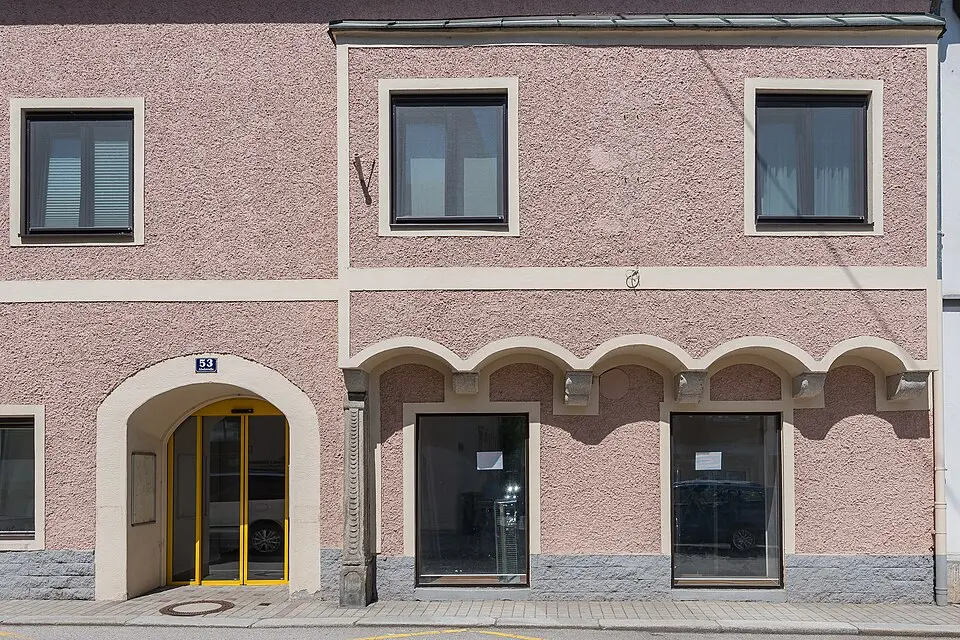 Wohn- und Geschäftshaus