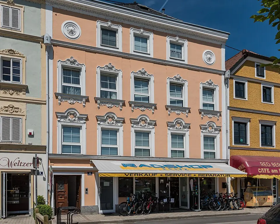 Wohn- und Geschäftshaus