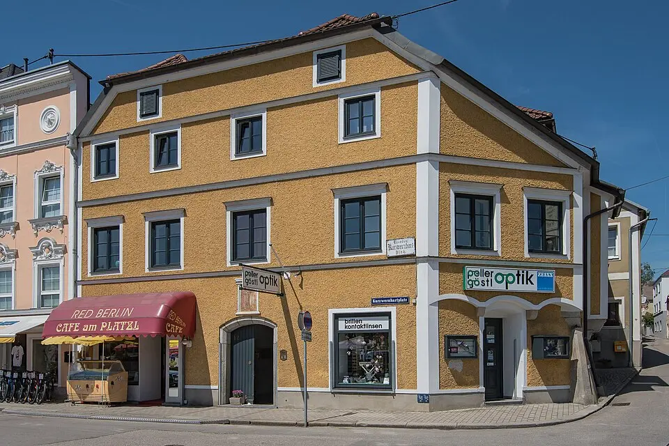 Wohn- und Geschäftshaus