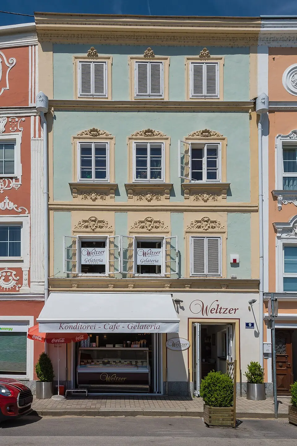 Wohn- und Geschäftshaus