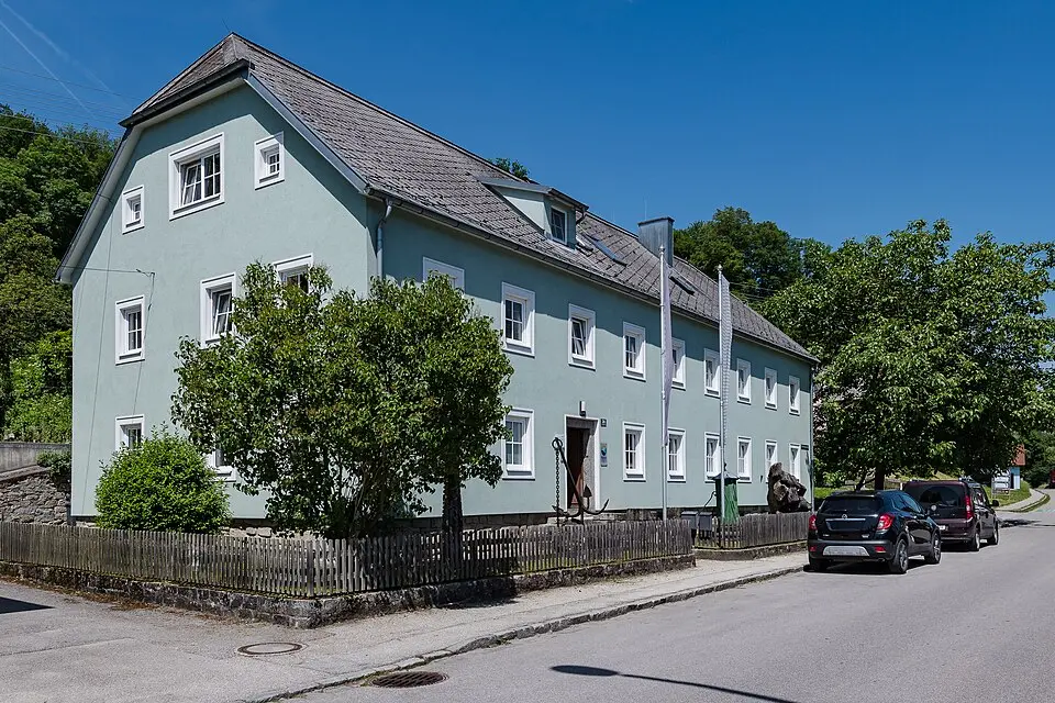 Amtsgebäude, Steinbruchschmiede