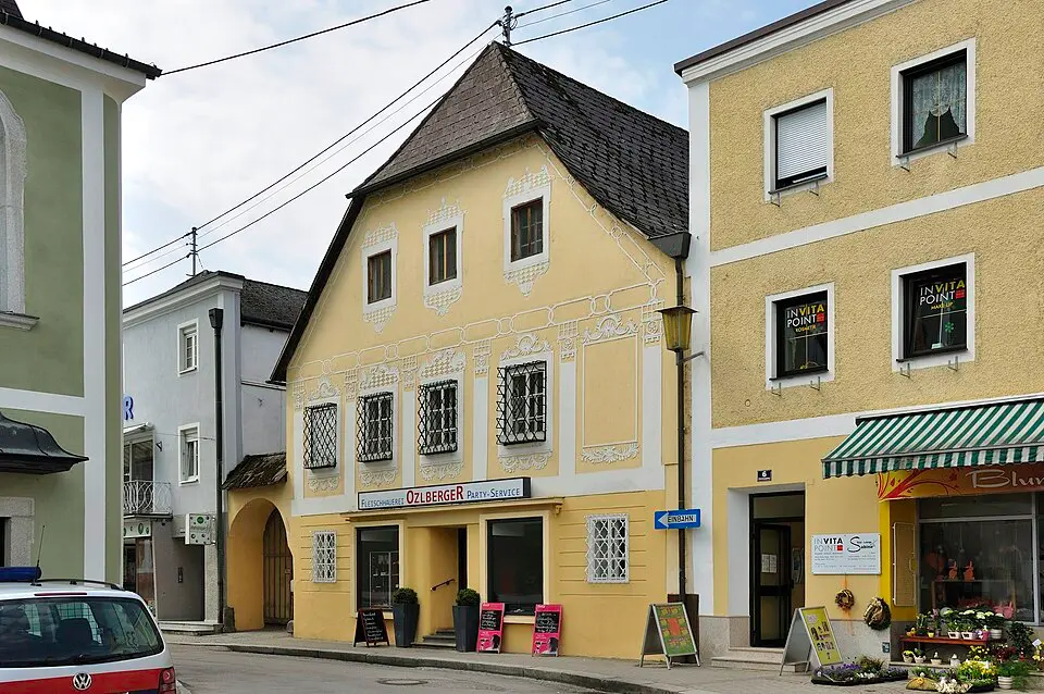 Wohn- und Geschäftshaus