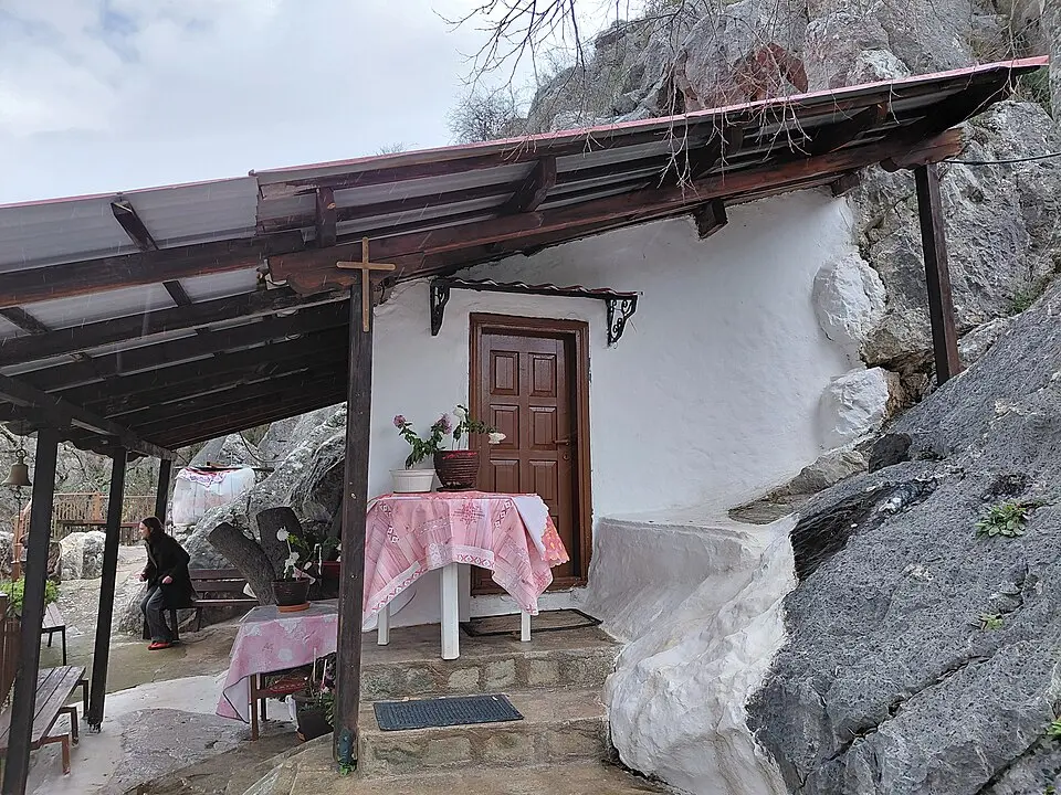 Ναός Αγίας Κυριακής στις Γκαλιότρυπες