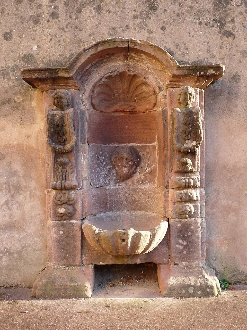 fontaine, 14 rue du Nord