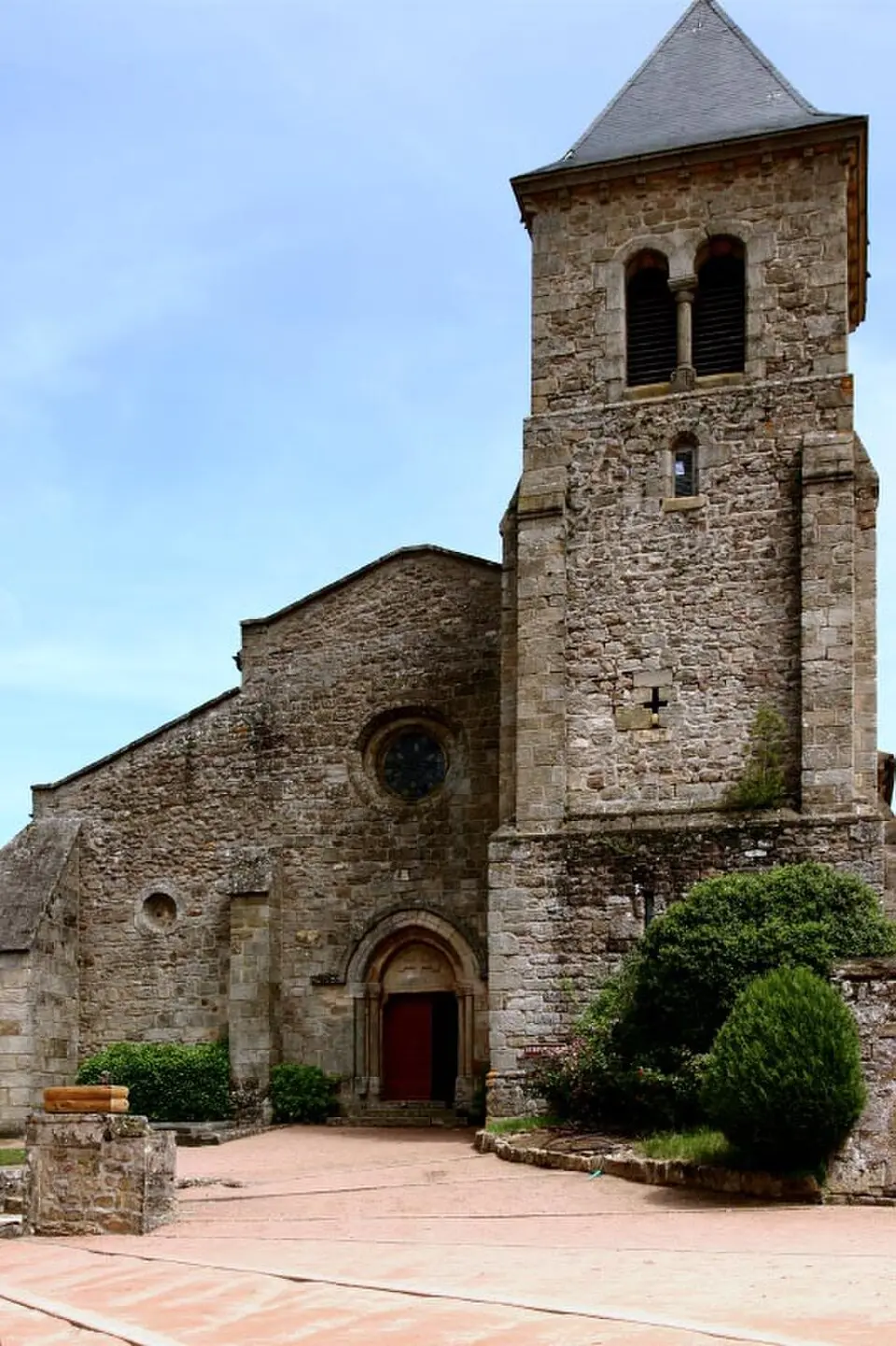 église Saint-Germain-et-Saint-Benoît de Saint-Germain-en-Brionnais