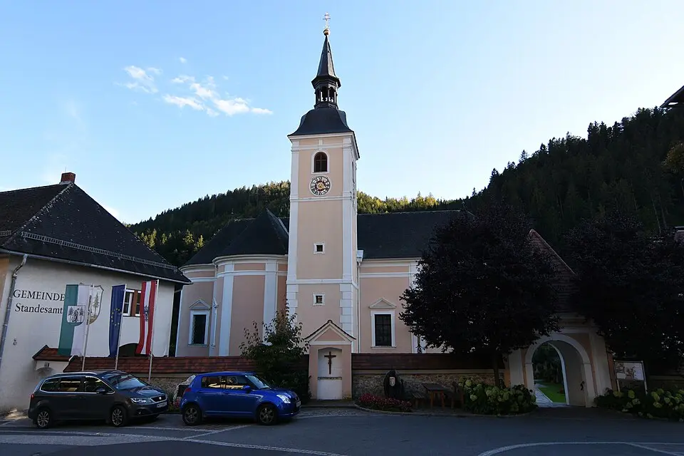 Kath. Pfarrkirche hll. Peter und Paul und Friedhof