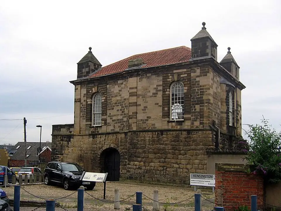 Sallyport Or Wall Knoll Tower