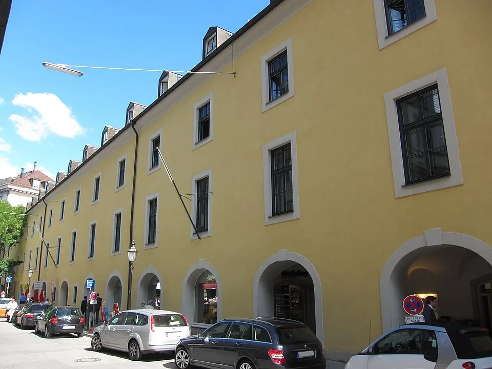 Obrázok: AHert · CC BY-SA 3.0 Westteil des ehem. Theatinerklosters