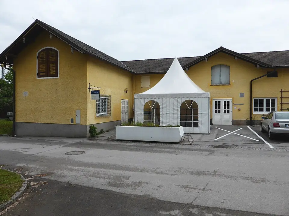 Obrázok: Luckyprof · CC BY-SA 3.0 AT Christian-Doppler-Klinik, Objekt 20, Girlinghof