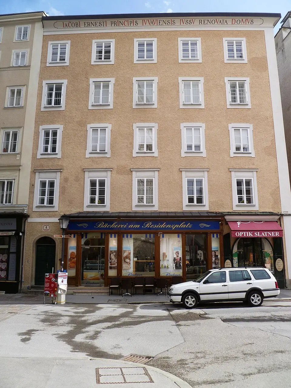 Wohn- und Geschäftshaus