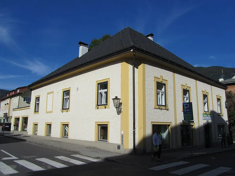 Ehem. Salzburgisches Urbaramtshaus samt Bruchsteinmauer