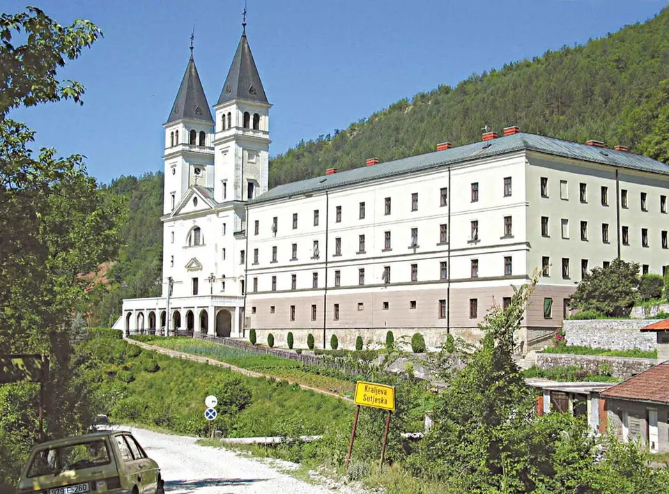 Franjevački samostan i crkva sv. Ive Krstitelja, Kraljeva Sutjeska