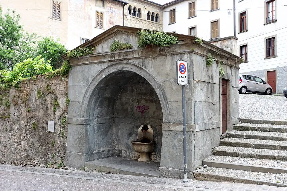 Fontana di San Michele al Pozzo Bianco