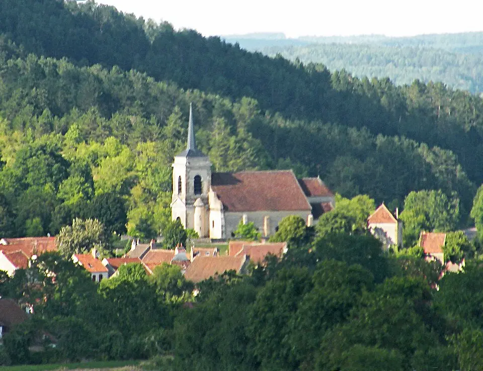 Image: Pymouss · CC BY-SA 3.0 Église Saint-Jacques-le-Majeur d'Asquins
