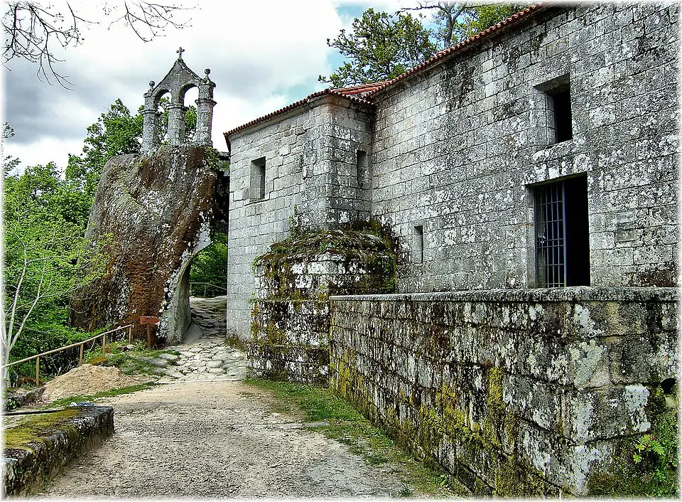 Kép: Jose Luis Cernadas Iglesias · CC BY 2.0 iglesia Rupestre de San Pedro de Rocas