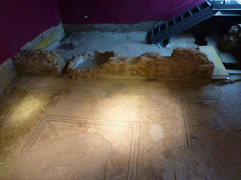 Isola archeologica del mosaico romano