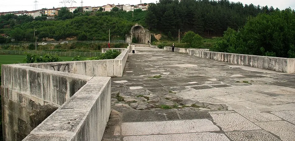 Obrázok: Acar54 · CC BY-SA 3.0 Justinianus Köprüsü