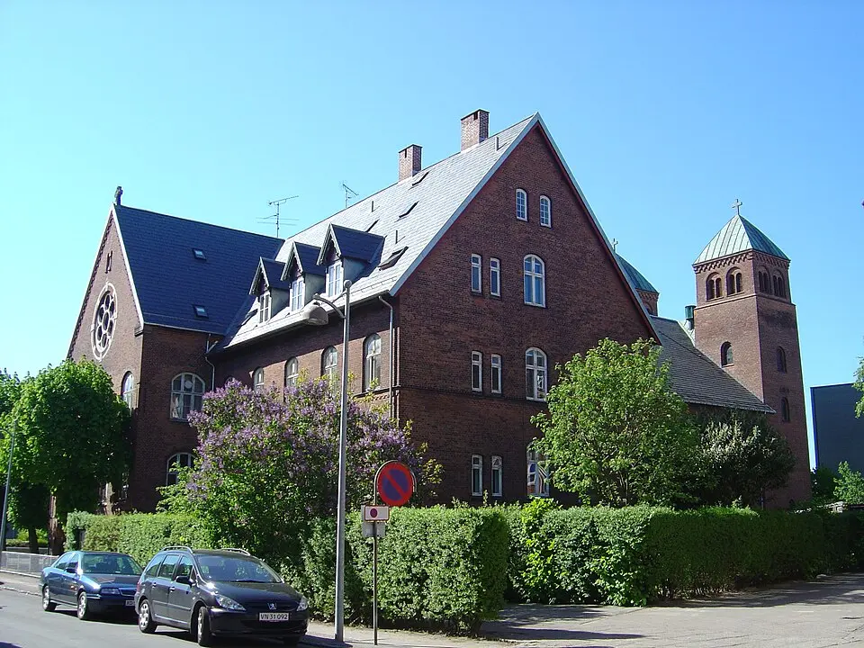 Image: Froztbyte · CC BY-SA 3.0 Sankt Annæ Kirke