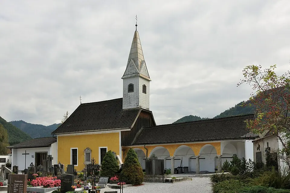 Slika: Isiwal · CC BY-SA 3.0 AT Friedhofskapelle Schmerzhafte Mutter Gottes