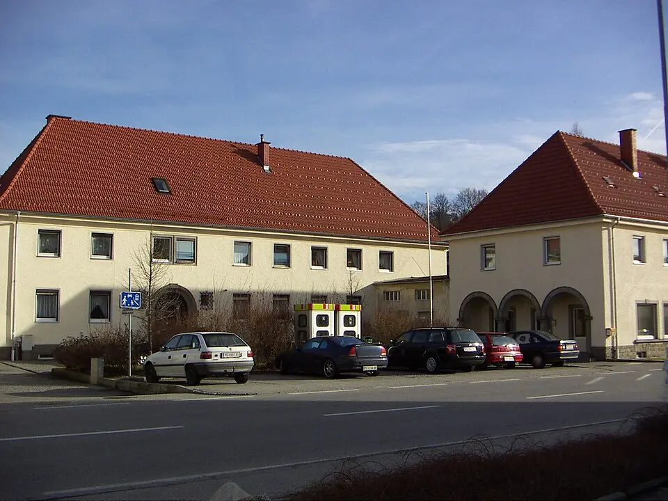 DEST-Verwaltungsgebäude und Wohnhaus